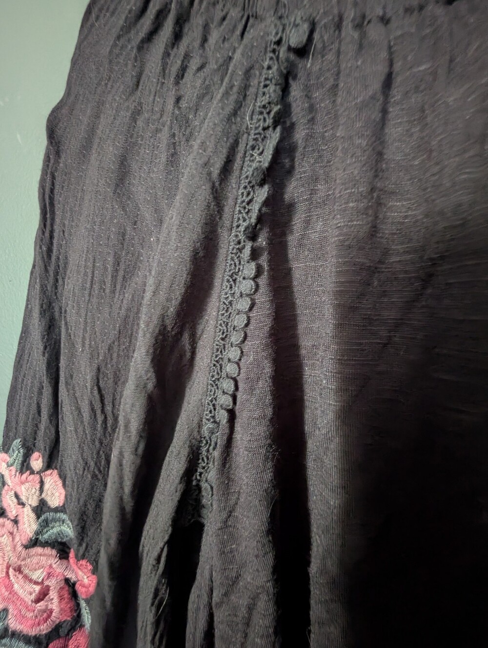 Vintage America Black Blouse with Gray Tassel Drawstring And Floral Embroidery - Picture 5 of 6
